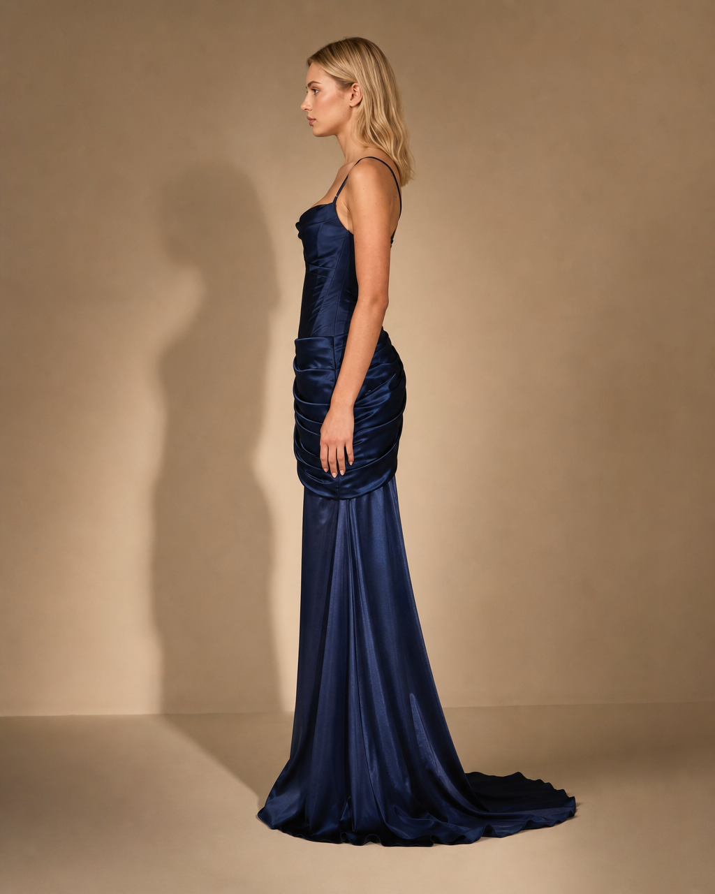 Robe Longue Satinée à Col Drapé