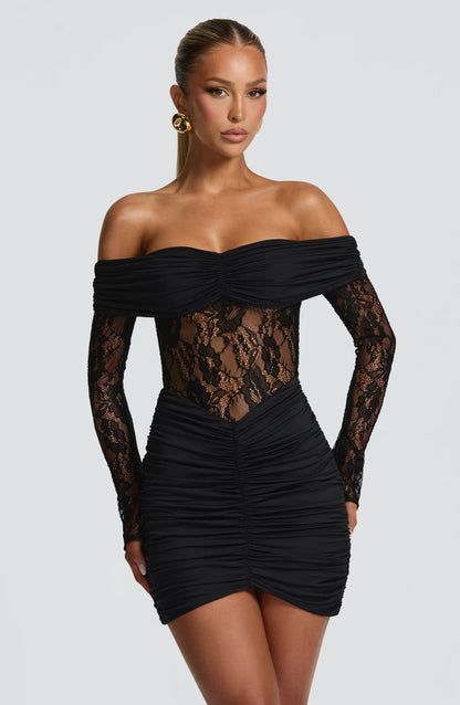 Robe Courte en Dentelle à Épaules Dénudées