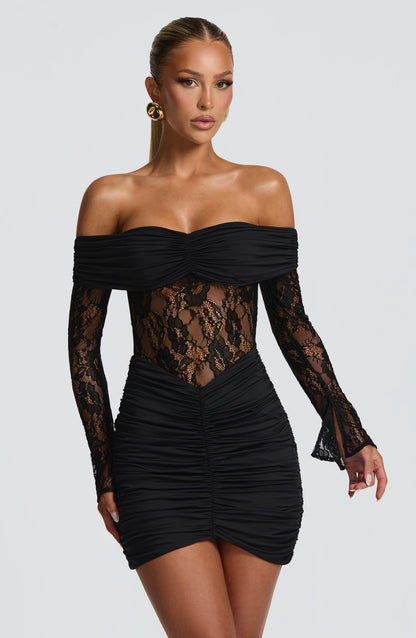 Robe Courte en Dentelle à Épaules Dénudées